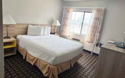 Photo 2 - Days Inn by Wyndham Portage/Cascade Mountain area