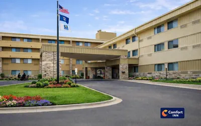 Photo 2 - Comfort Inn Farmington Hills - Detroit Northwest
