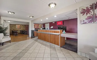 Photo 4 - Red Roof Inn Greensboro Airport