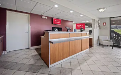 Photo 5 - Red Roof Inn Greensboro Airport