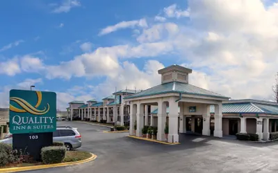 Quality Inn & Suites Clinton - Jackson West