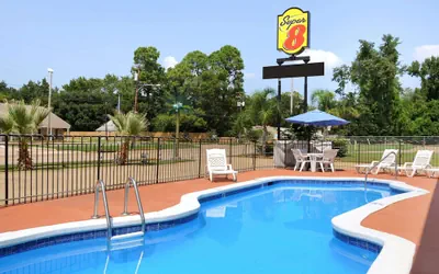 Photo 2 - Super 8 by Wyndham Shreveport