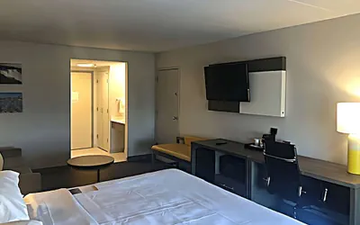 Photo 4 - Comfort Inn & Suites Buffalo Airport
