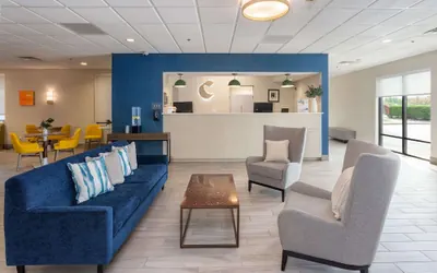 Photo 2 - Comfort Inn & Suites Buffalo Airport