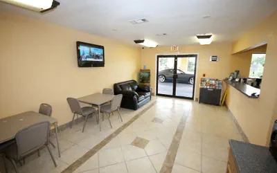 Photo 2 - Days Inn by Wyndham DeFuniak Springs