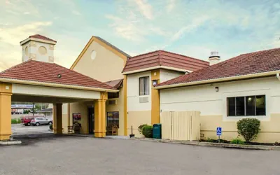 Photo 2 - Quality Inn & Suites Medina - Akron West