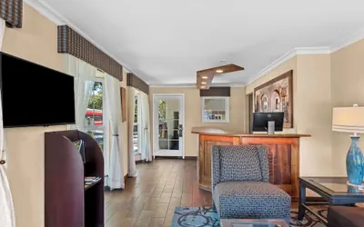 Photo 4 - Best Western University Lodge