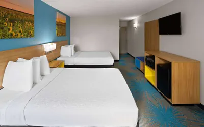 Photo 4 - Days Inn & Suites by Wyndham Northwest Indianapolis