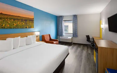 Photo 5 - Days Inn & Suites by Wyndham Northwest Indianapolis