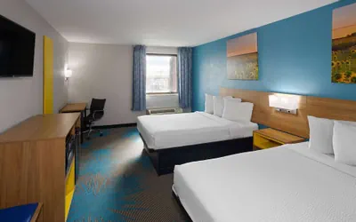 Photo 3 - Days Inn & Suites by Wyndham Northwest Indianapolis