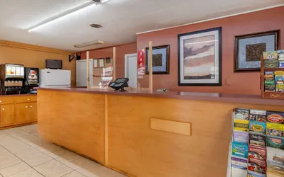Photo 3 - Econo Lodge Charlottesville North - University Area