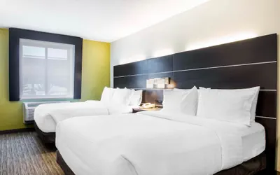 Photo 3 - Holiday Inn Express and Suites Albany Airport- Wolf Road by IHG