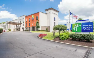 Photo 2 - Holiday Inn Express and Suites Albany Airport- Wolf Road by IHG