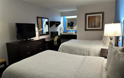 Photo 4 - American Inn and Suites Bishop