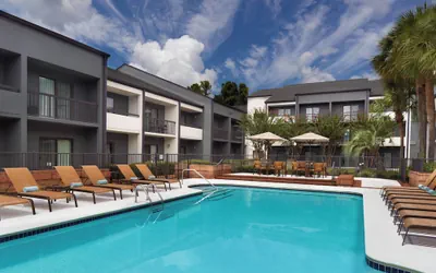 Photo 2 - Courtyard by Marriott Tallahassee Downtown/Capitol