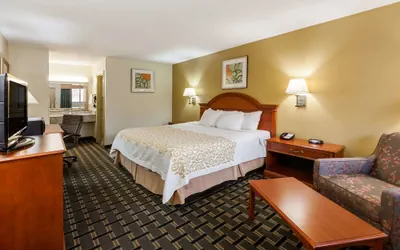Photo 3 - Days Inn by Wyndham Kent - Akron