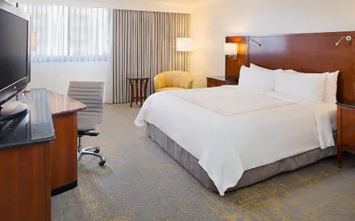 Photo 5 - Los Angeles Marriott Burbank Airport