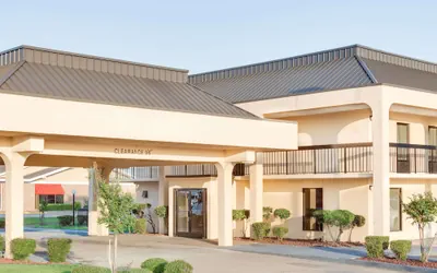Days Inn by Wyndham Greenville MS