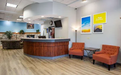 Photo 3 - Days Inn by Wyndham Marquette