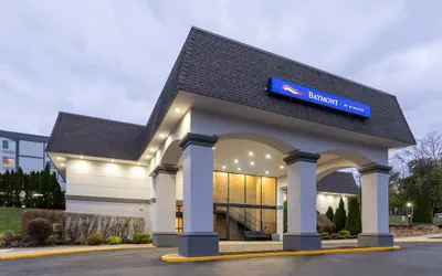 Photo 2 - Baymont by Wyndham White Plains - Elmsford