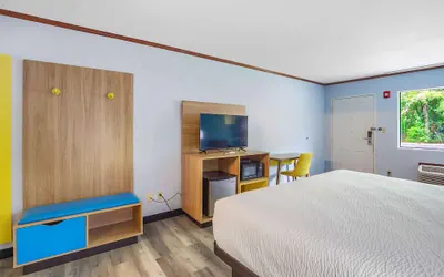 Photo 5 - Days Inn by Wyndham Foley - North Gulf Shores