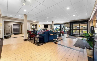 Photo 4 - SureStay Plus by Best Western Reading North