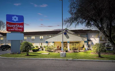 Photo 2 - SureStay Plus by Best Western Reading North