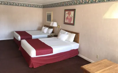 Photo 2 - Travelodge by Wyndham Mackinaw City