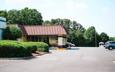 Photo 2 - Rodeway Inn Monroe