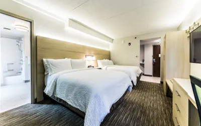 Photo 5 - Holiday Inn Express Flint-Campus Area by IHG