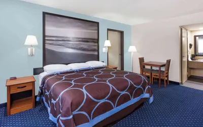 Photo 4 - Super 8 by Wyndham El Cajon/San Diego