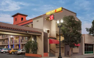 Photo 2 - Super 8 by Wyndham El Cajon/San Diego