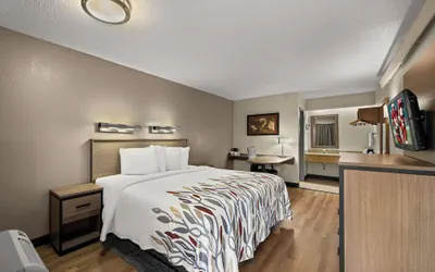 Photo 2 - Red Roof Inn Detroit - Royal Oak/ Madison Heights