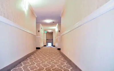 Photo 4 - Comfort Inn & Suites Vancouver Downtown City Center