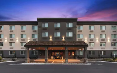 Photo 2 - Comfort Inn & Suites Vancouver Downtown City Center