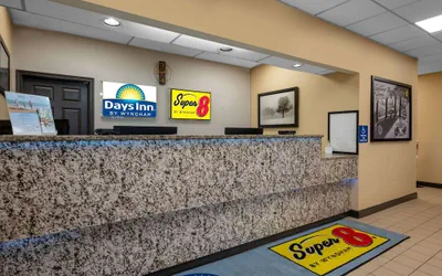 Photo 3 - Super 8 by Wyndham Perrysburg/Toledo
