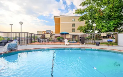 Photo 2 - Hampton Inn St. Louis/Westport