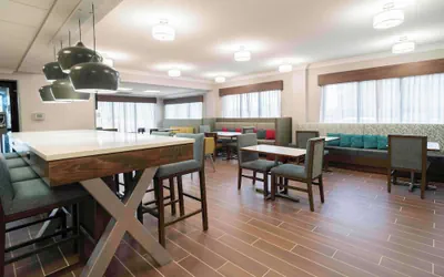 Photo 4 - Hampton Inn St. Louis/Westport