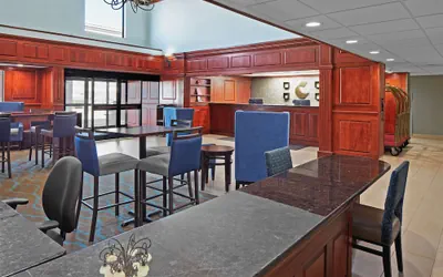 Photo 4 - Comfort Suites Outlet Center