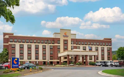 Photo 2 - Comfort Suites Outlet Center