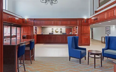 Photo 3 - Comfort Suites Outlet Center