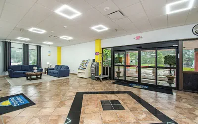 Photo 5 - Days Inn & Suites by Wyndham Mt Pleasant