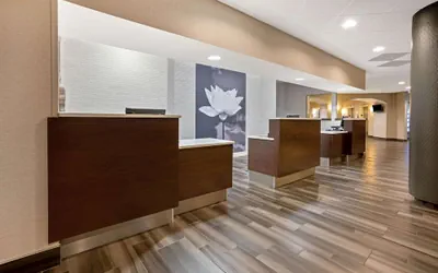 Photo 4 - La Quinta Inn & Suites by Wyndham Tacoma - Seattle