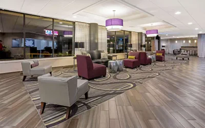 Photo 3 - La Quinta Inn & Suites by Wyndham Tacoma - Seattle