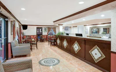 Photo 3 - Howard Johnson by Wyndham Ft. Myers FL