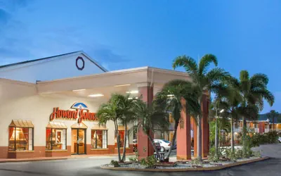 Photo 2 - Howard Johnson by Wyndham Ft. Myers FL