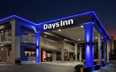 Photo 2 - Days Inn by Wyndham Anderson