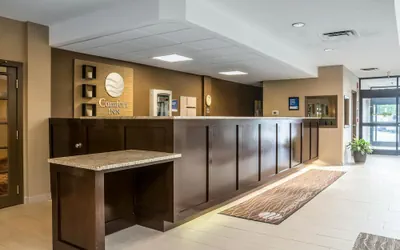 Photo 3 - Comfort Inn The Pointe