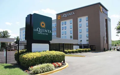 Photo 2 - La Quinta Inn & Suites by Wyndham DC Metro Capital Beltway