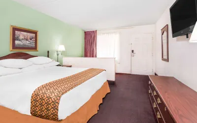 Photo 4 - Days Inn by Wyndham Lavonia